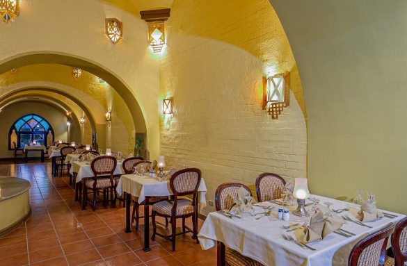 Arabella-hotel-al-raouche-restaurant-2