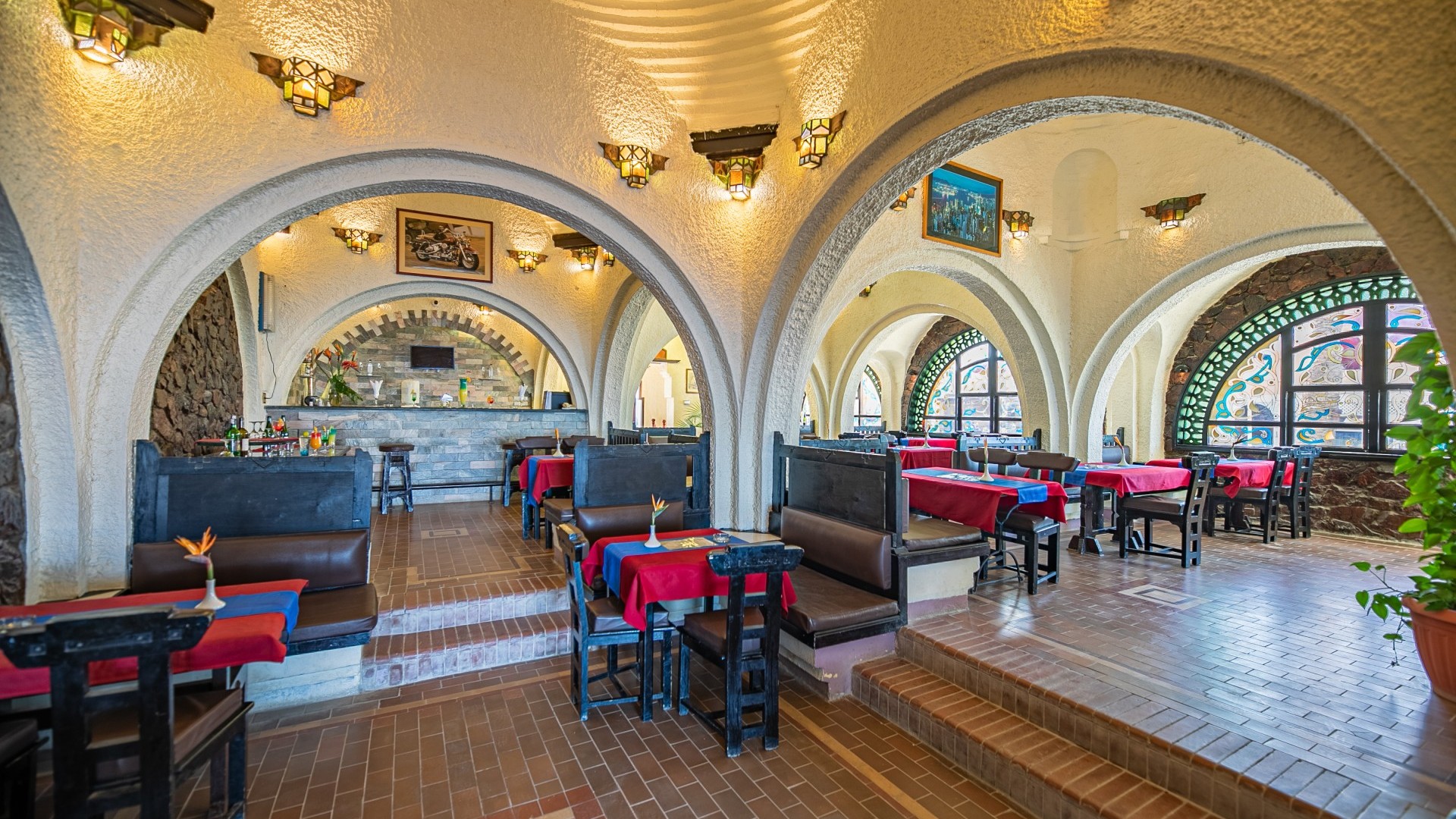 Arabella-hotel-bierkeller-bar-1