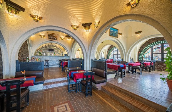 Arabella-hotel-bierkeller-bar-1