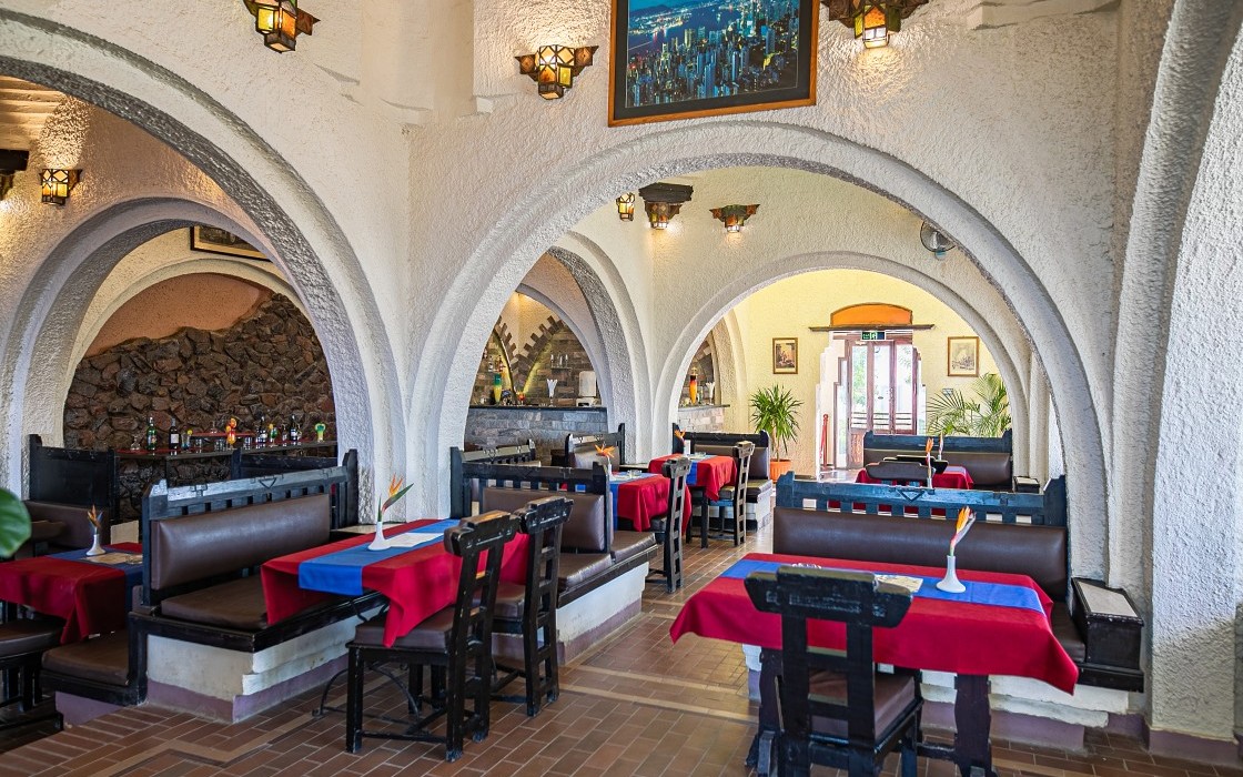 Arabella-hotel-bierkeller-bar-2