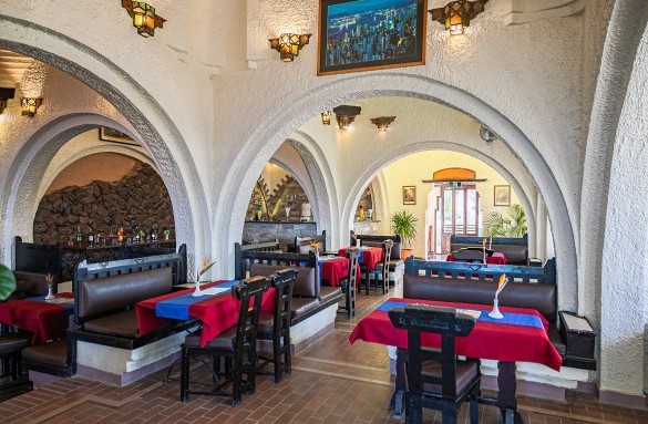 Arabella-hotel-bierkeller-bar-2