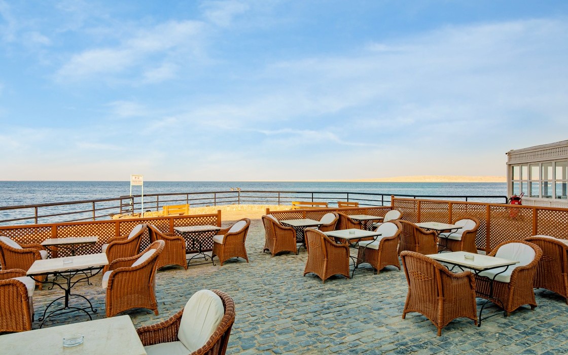 Arabella-hotel-bierkeller-bar-terrace
