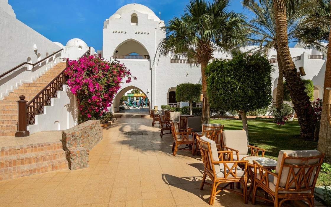 Arabella-hotel-el-khan-terrace-6