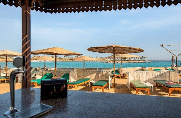 Arabella-hotel-palms-bar-4