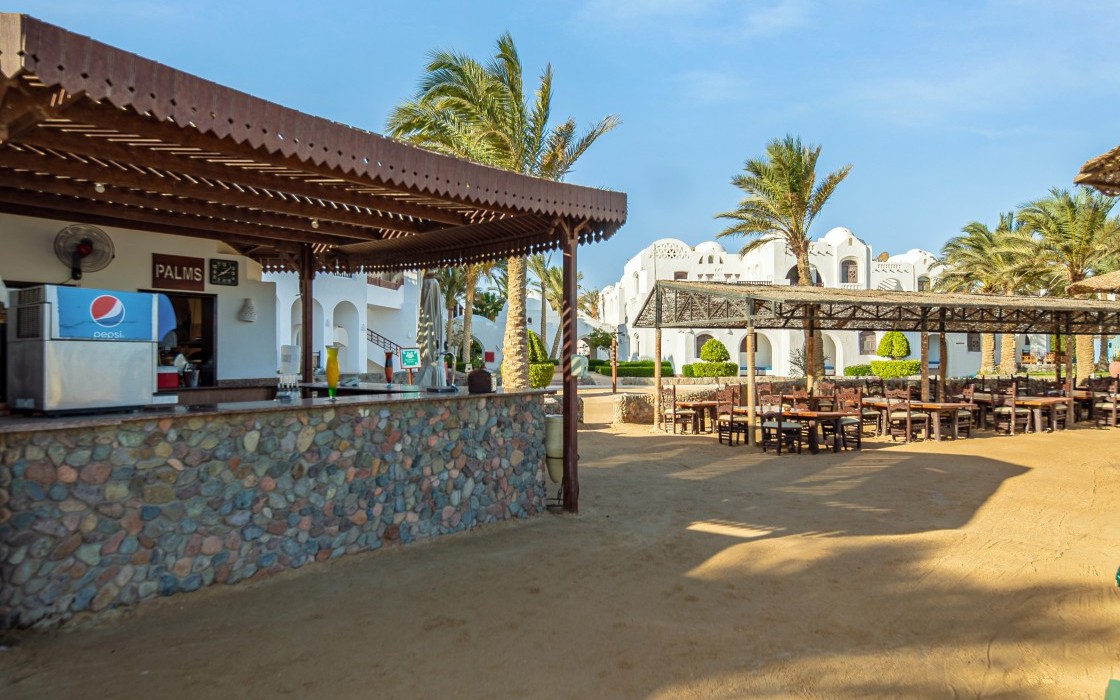 Arabella-hotel-palms-bar