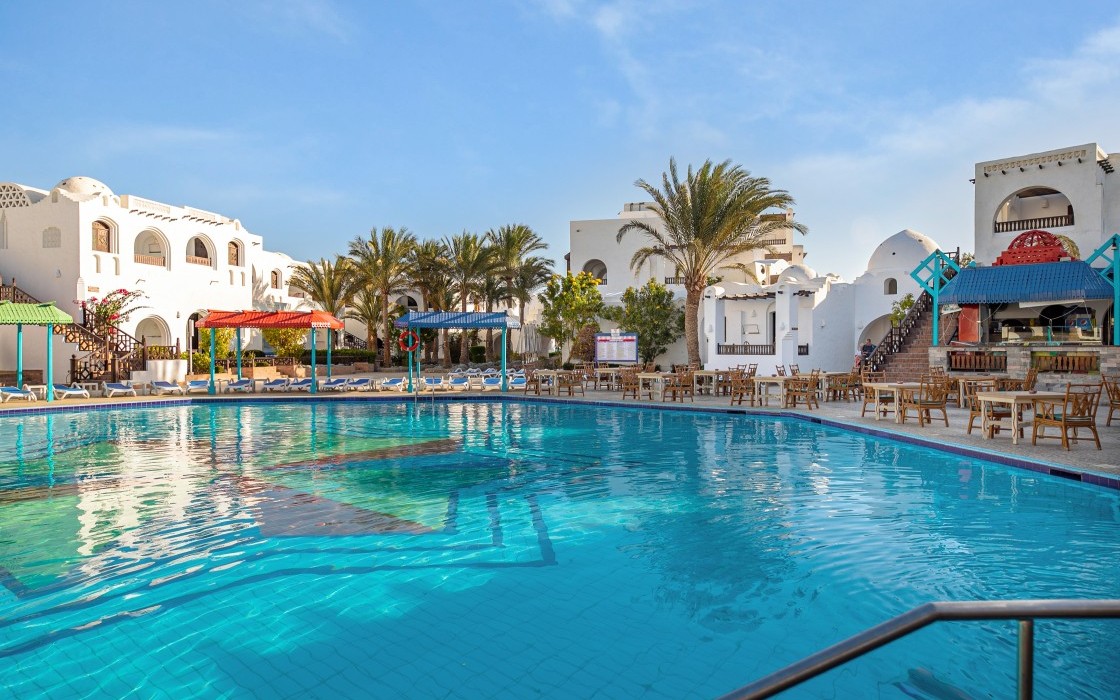 arabella-hotel-swimming-pool-11