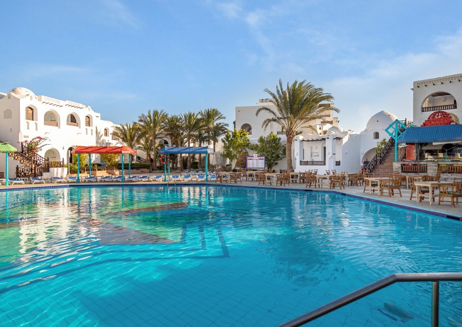arabella-hotel-swimming-pool-11 arabella-hotel-swimming-pool-11