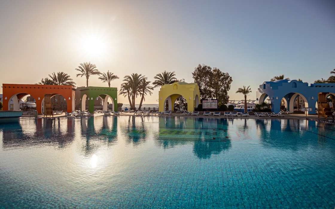 arabella-hotel-swimming-pool-2