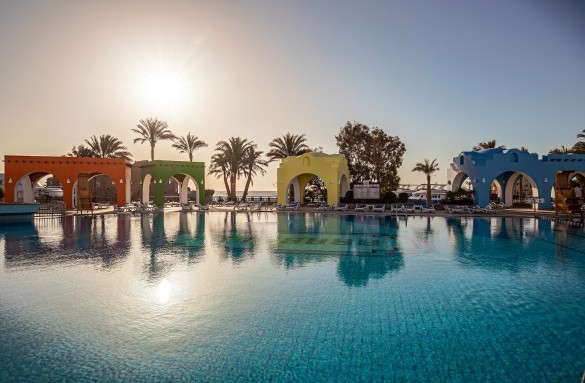 arabella-hotel-swimming-pool-2