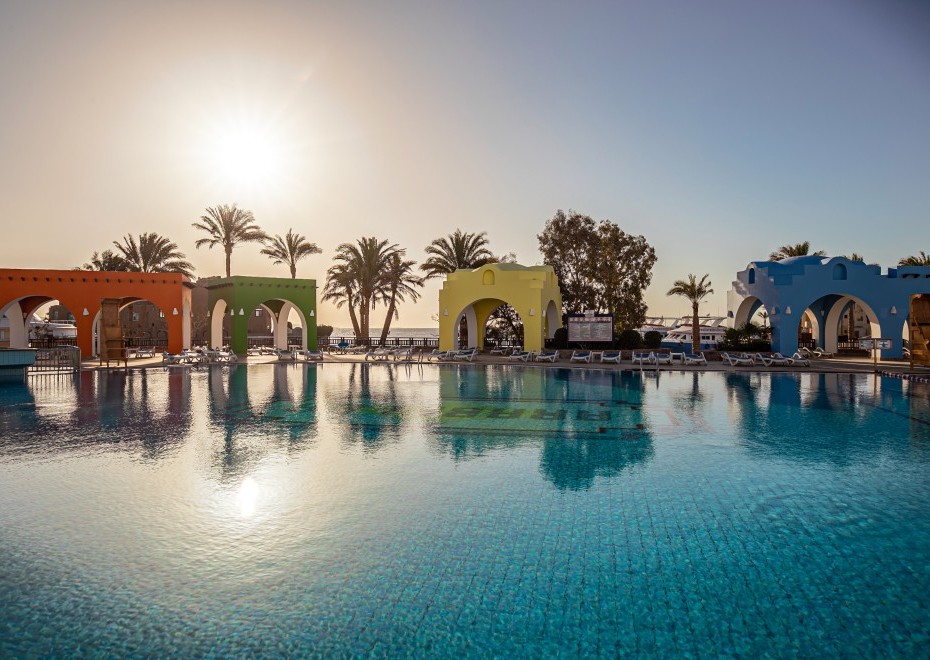 arabella-hotel-swimming-pool-2 arabella-hotel-swimming-pool-2