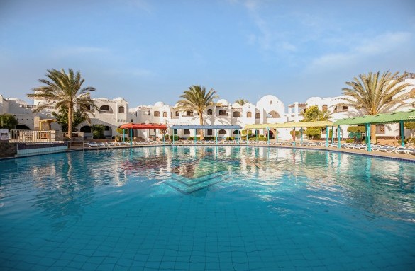 arabella-hotel-swimming-pool-8