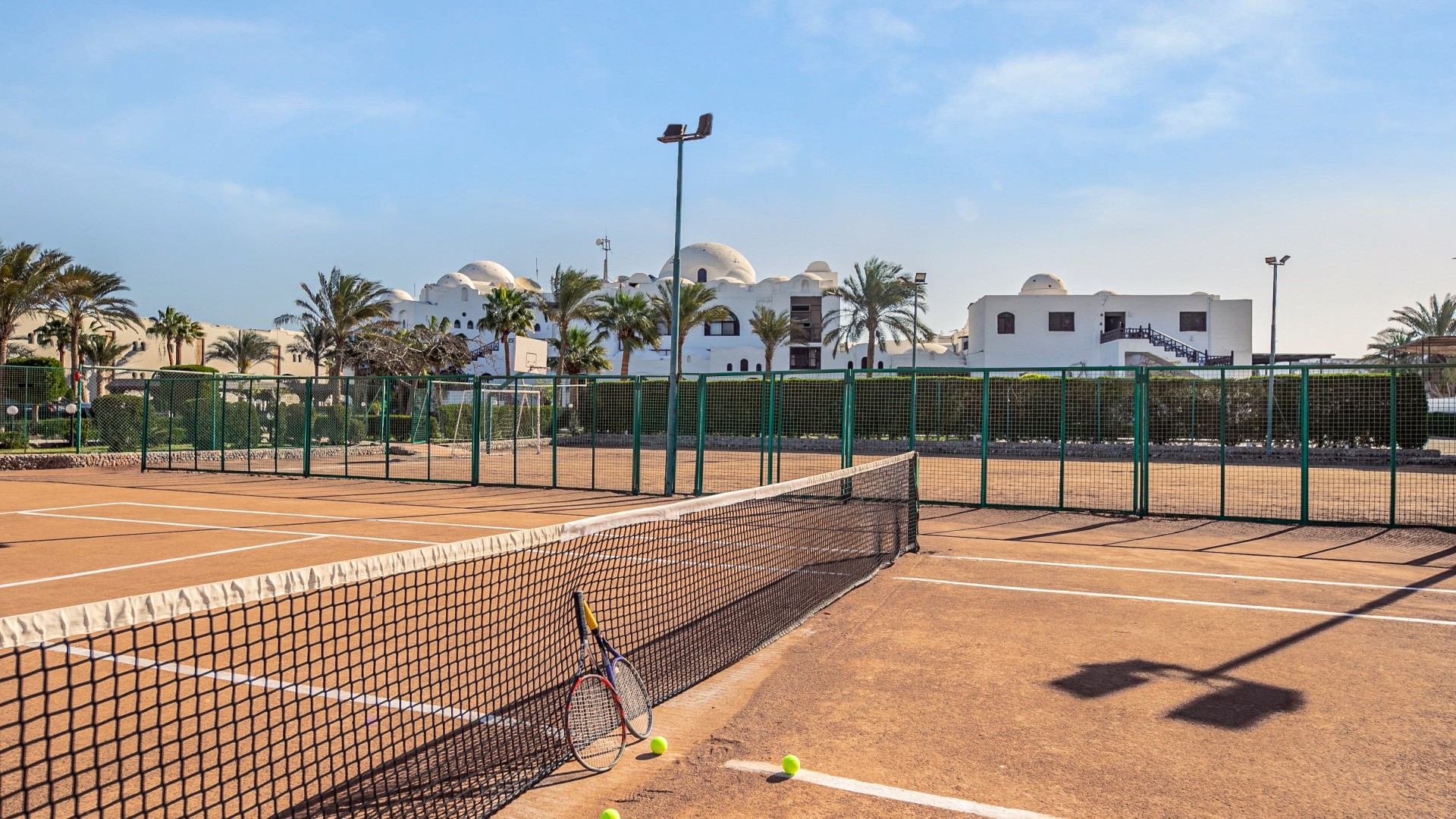 arabella-hotel-tennis-courts-2