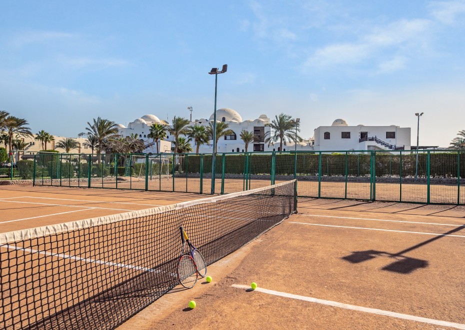 arabella-hotel-tennis-courts-2 arabella-hotel-tennis-courts-2