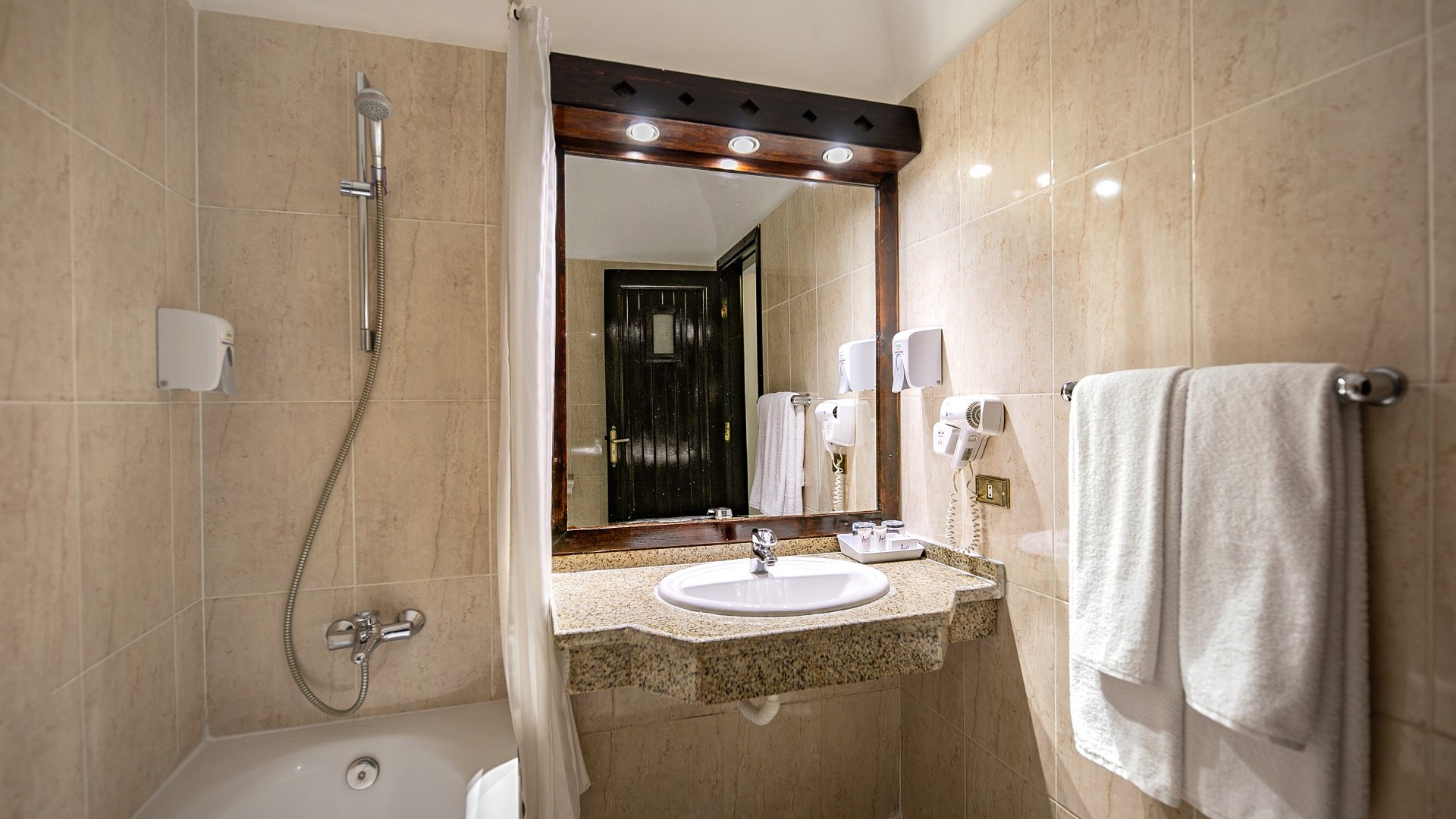 Arabella-hotel-garden-view-bathroom