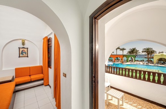 Arabella-hotel-pool-view-room-balcony