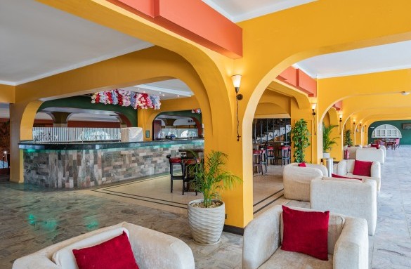 arabia-hotel-bar-seating-area-4