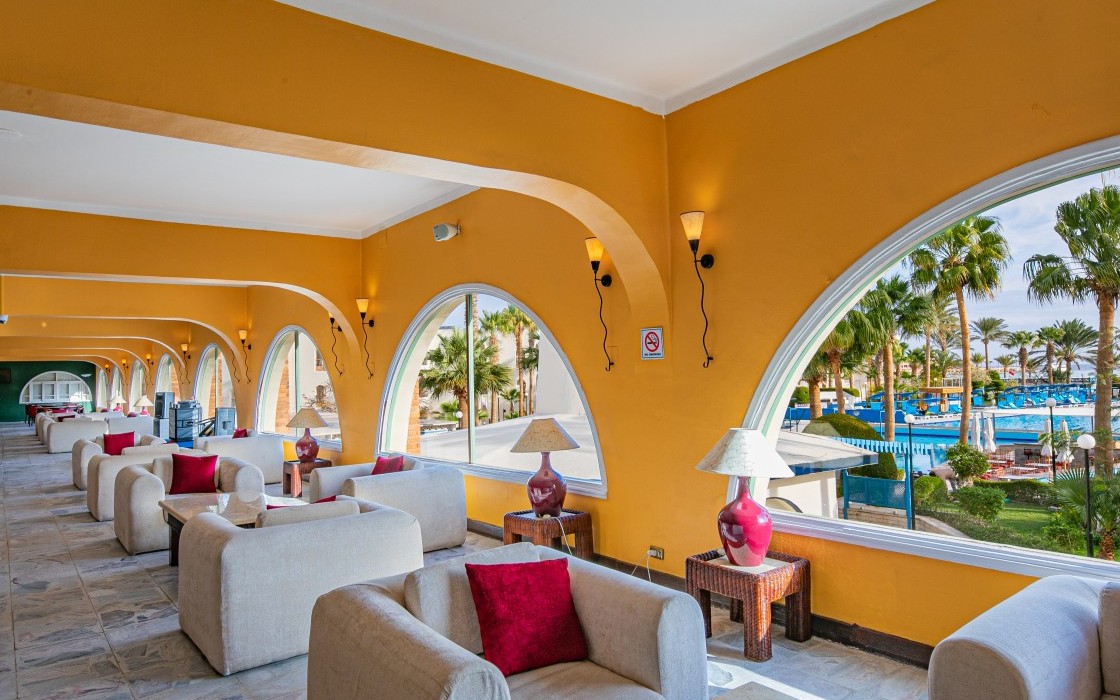 arabia-hotel-bar-seating-area-5