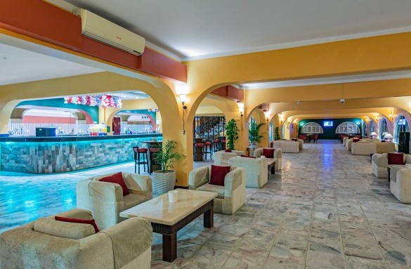 arabia-hotel-bar-seating-area-7