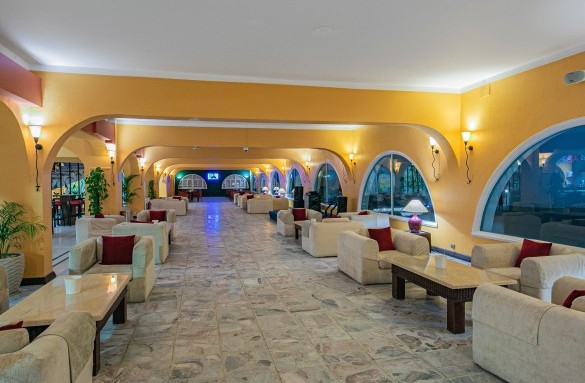 arabia-hotel-bar-seating-area-8