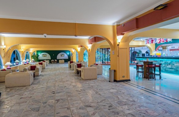 arabia-hotel-bar-seating-area-9