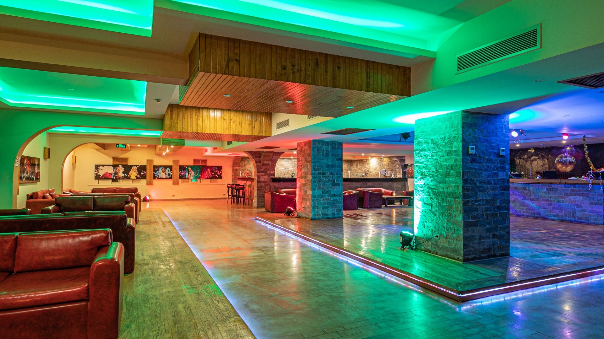 arabia-hotel-lawrence-pub-2