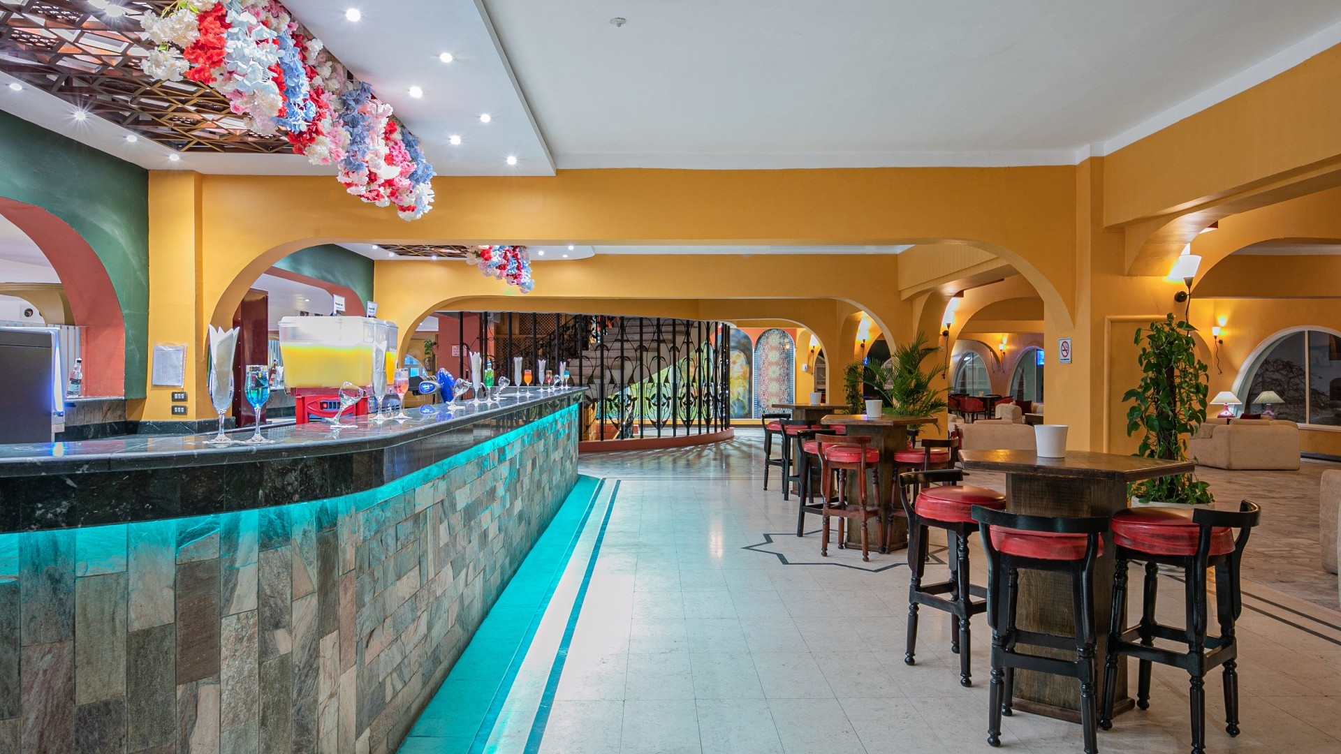 arabia-hotel-pool-bar-1