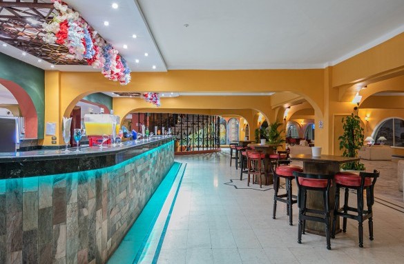 arabia-hotel-pool-bar-1