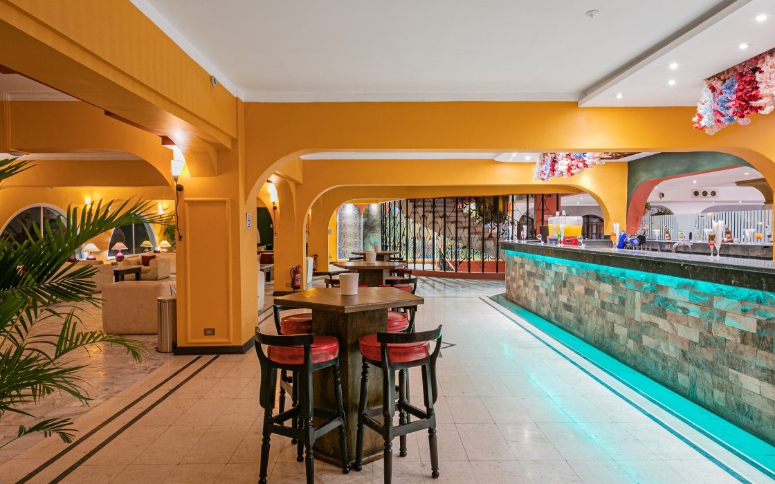 arabia-hotel-pool-bar-3