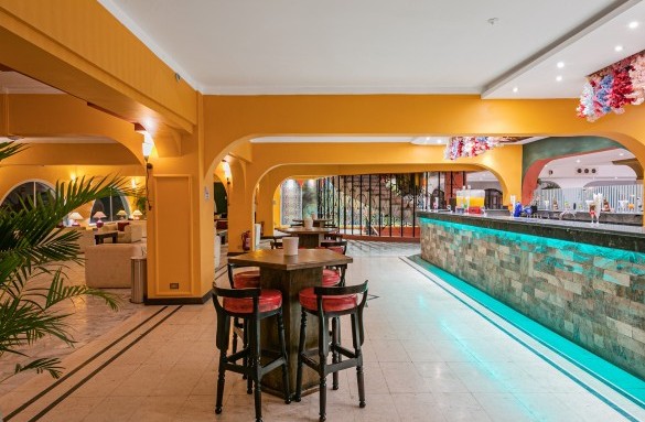 arabia-hotel-pool-bar-3