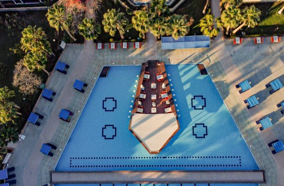 arabia-hotel-pool-bar