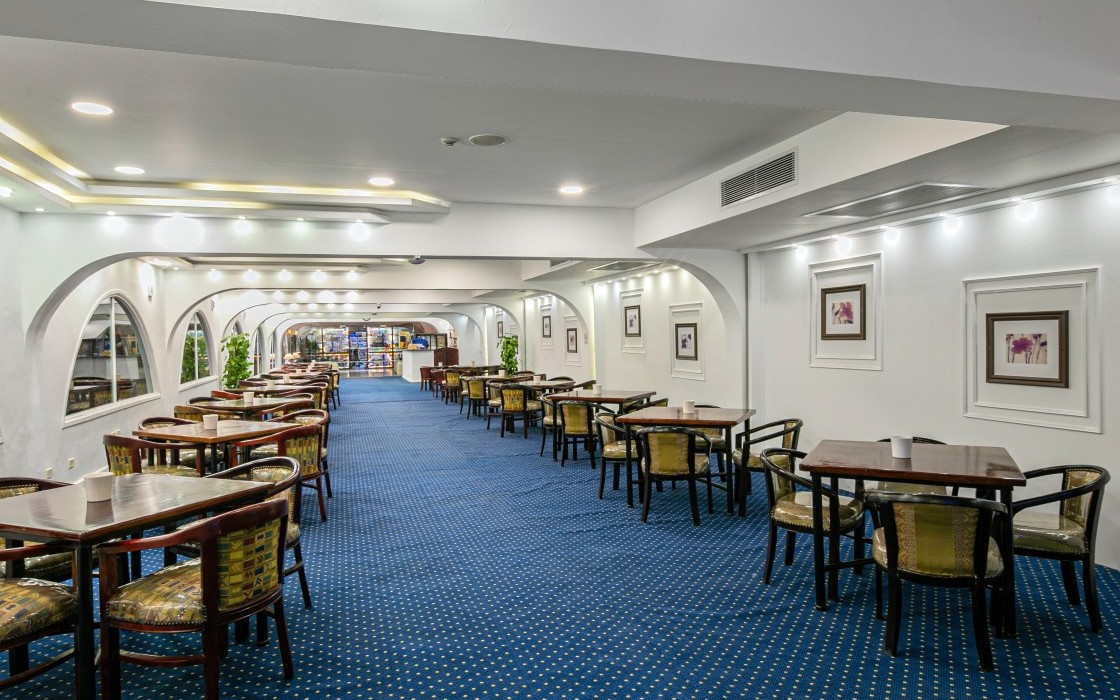 arabia-hotel-white-sports-bar-2