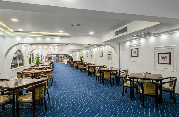 arabia-hotel-white-sports-bar-2