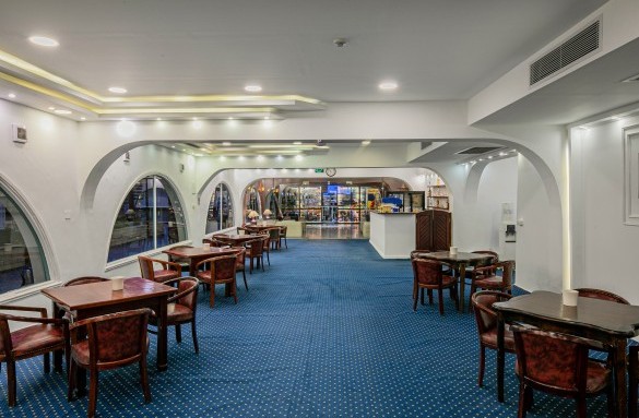 arabia-hotel-white-sports-bar