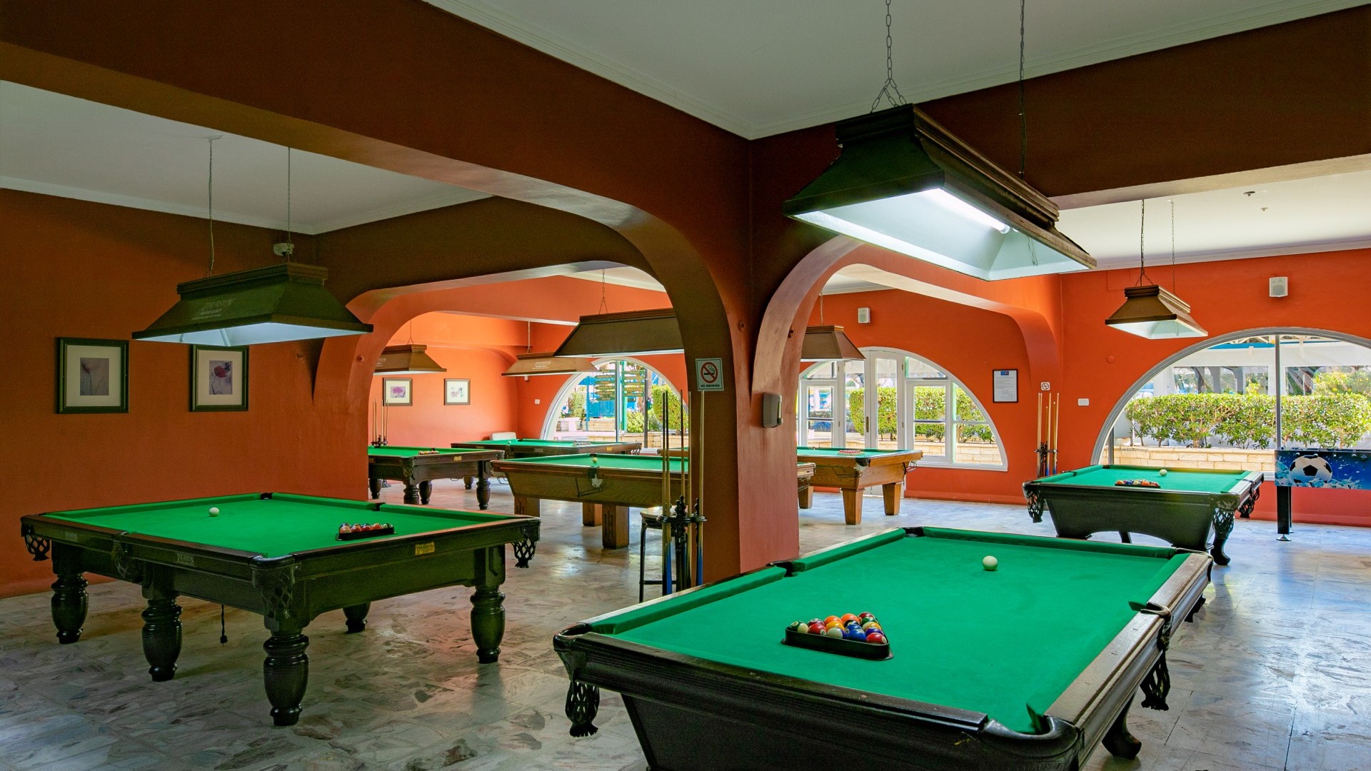 arabia-hotel-billiards-room-2