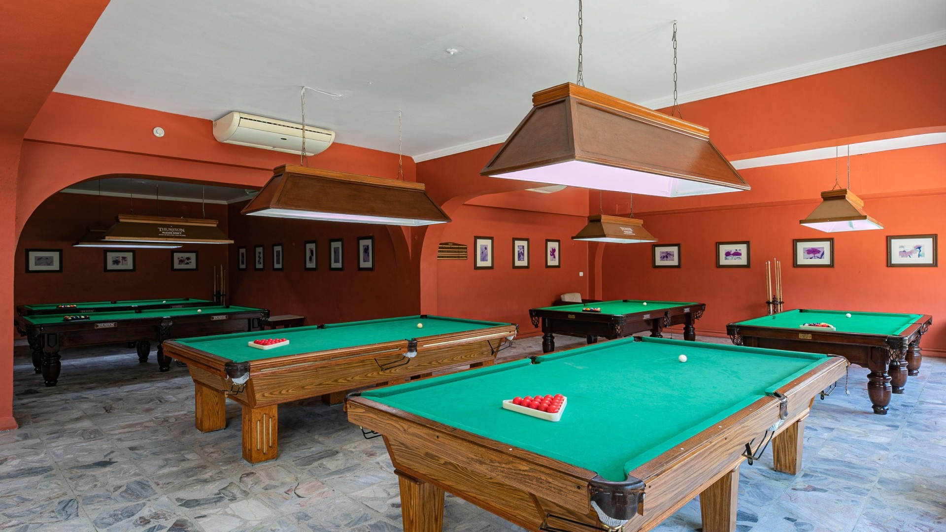 arabia-hotel-billiards-room-3