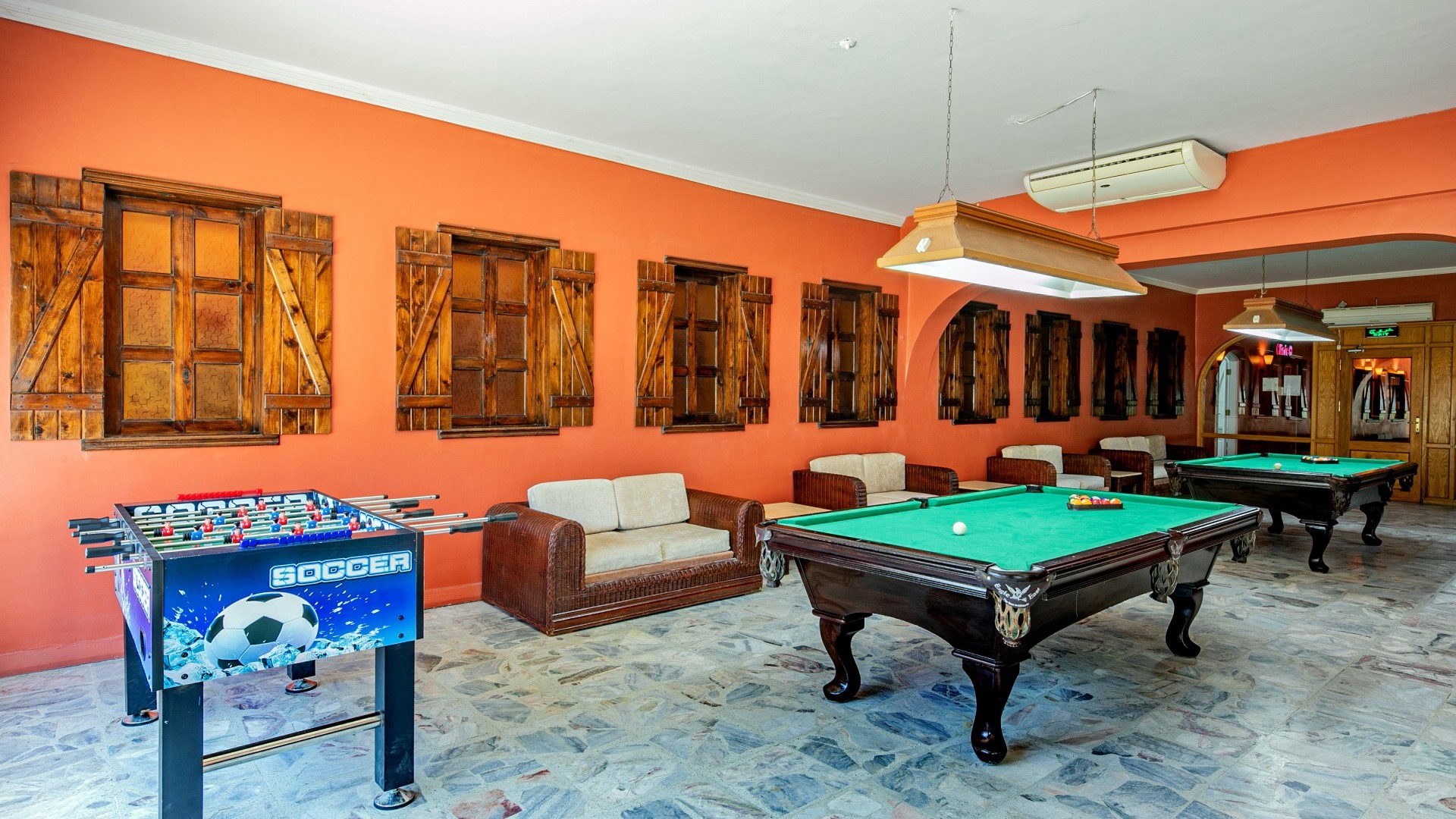 arabia-hotel-billiards-room