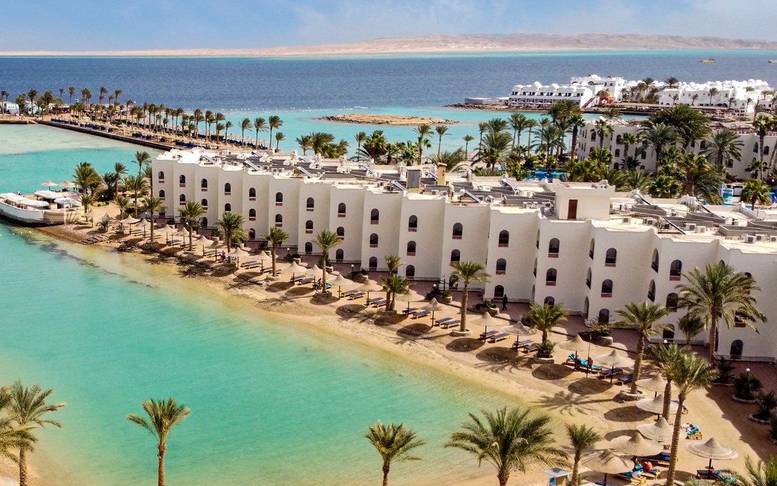 arabia-hotel-lagoons-beach