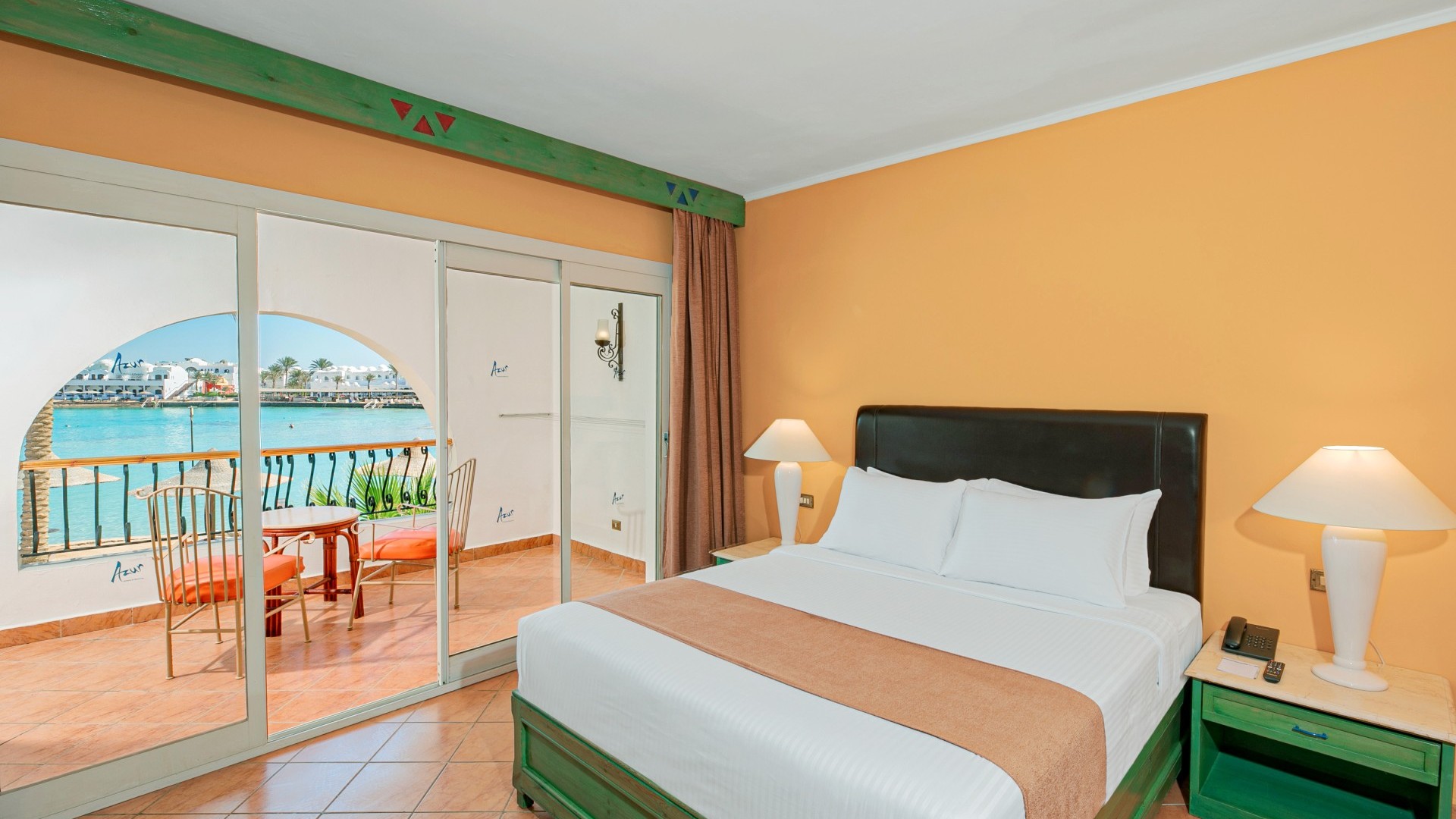 arabia-hotel-junior-suite-bedroom-2