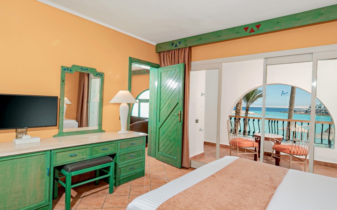 arabia-hotel-junior-suite-bedroom
