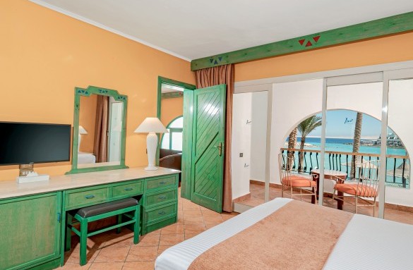 arabia-hotel-junior-suite-bedroom