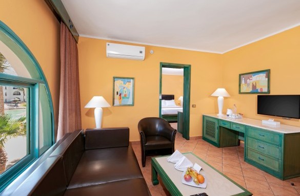 arabia-hotel-junior-suite-livingroom-2