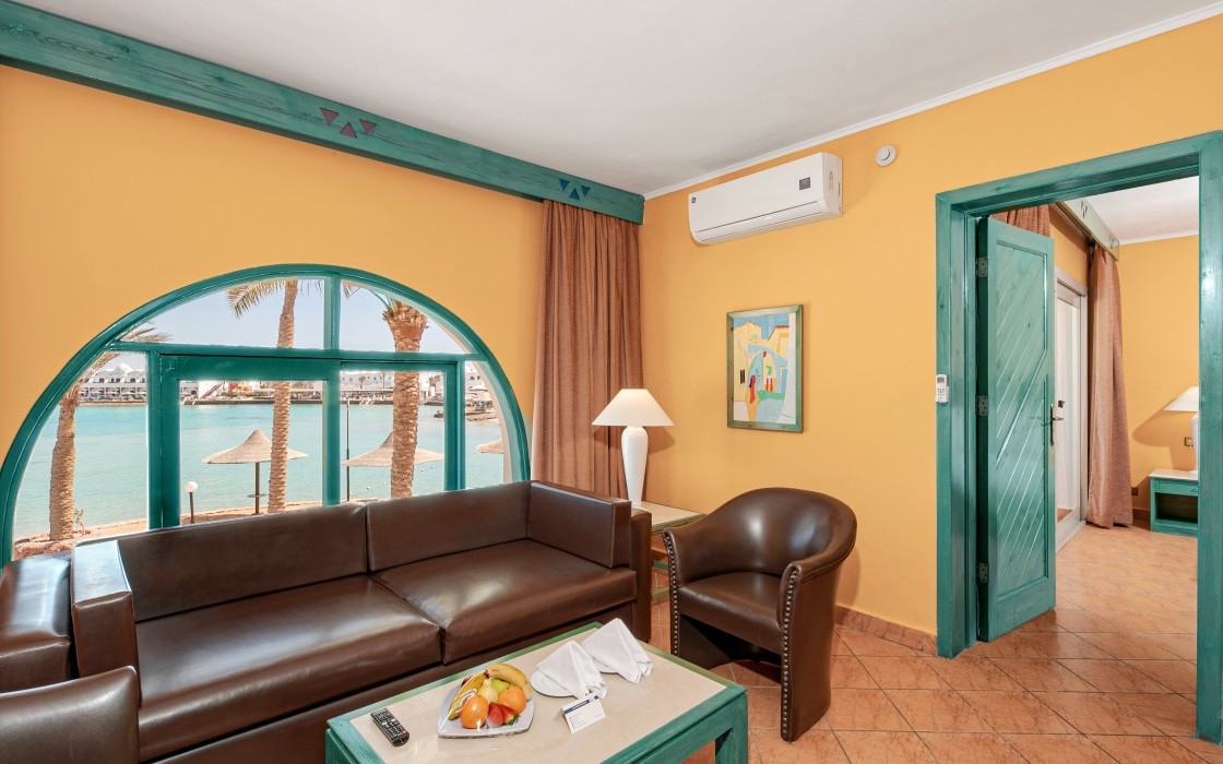 arabia-hotel-junior-suite-livingroom