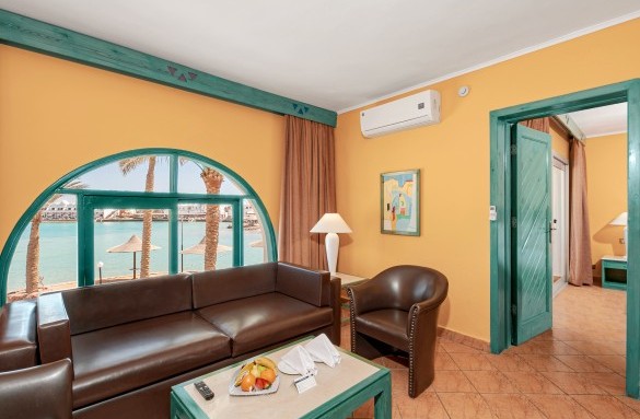 arabia-hotel-junior-suite-livingroom