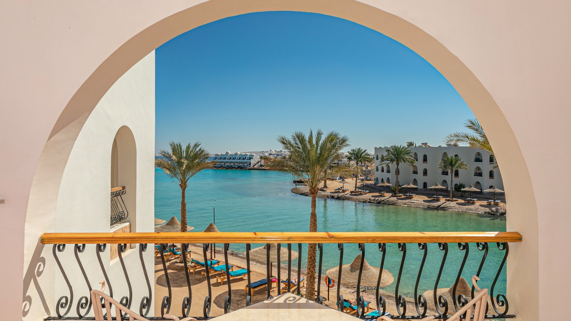 arabia-hotel-lagoon-view-room-balcony