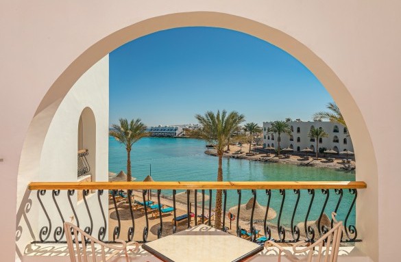 arabia-hotel-lagoon-view-room-balcony