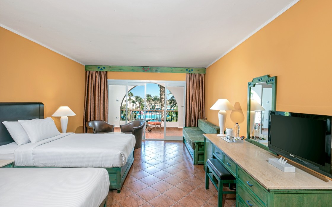 arabia-hotel-pool-view-twinbed