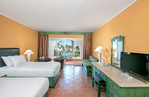 arabia-hotel-pool-view-twinbed