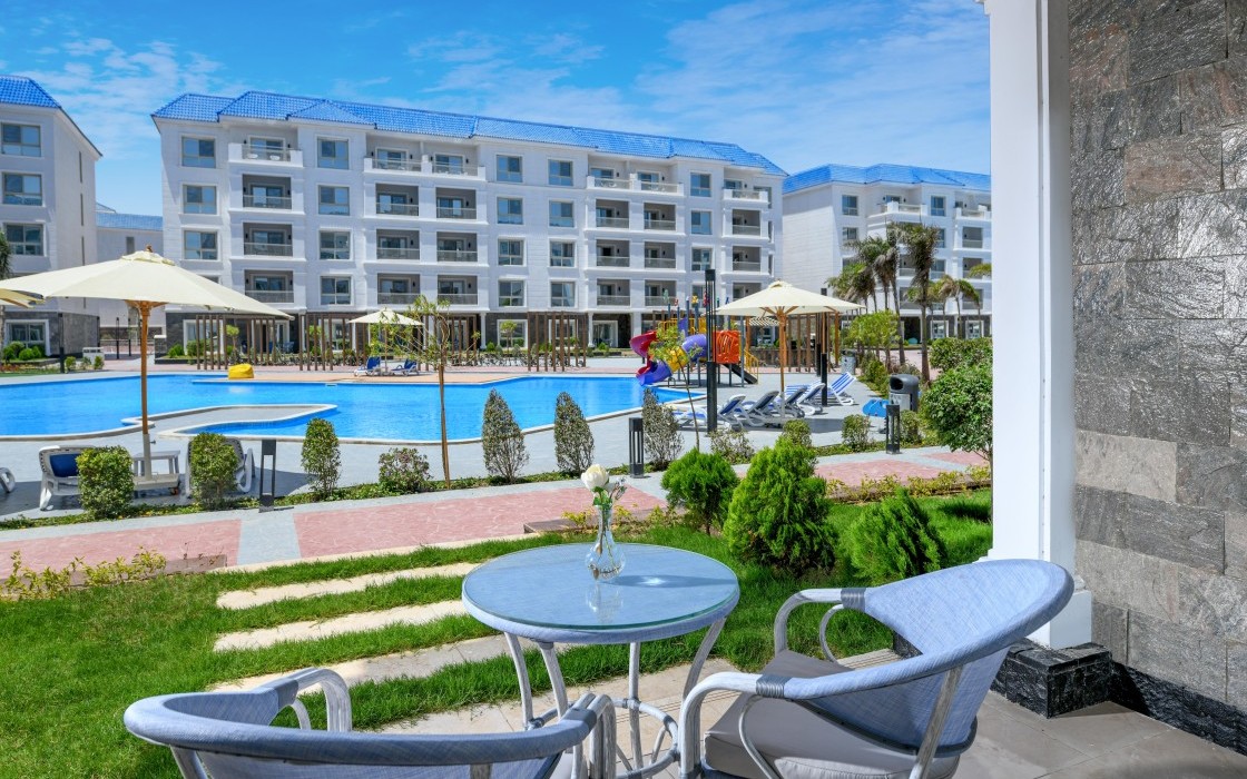 azur-hotel-family-terrace