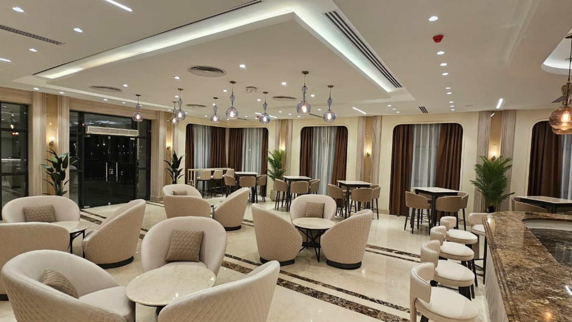 Azur-hotel-Crystal-lounge-bar