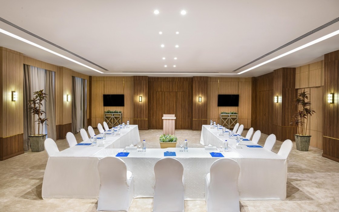 azur-hotel-hall-3-tu-shape-setup